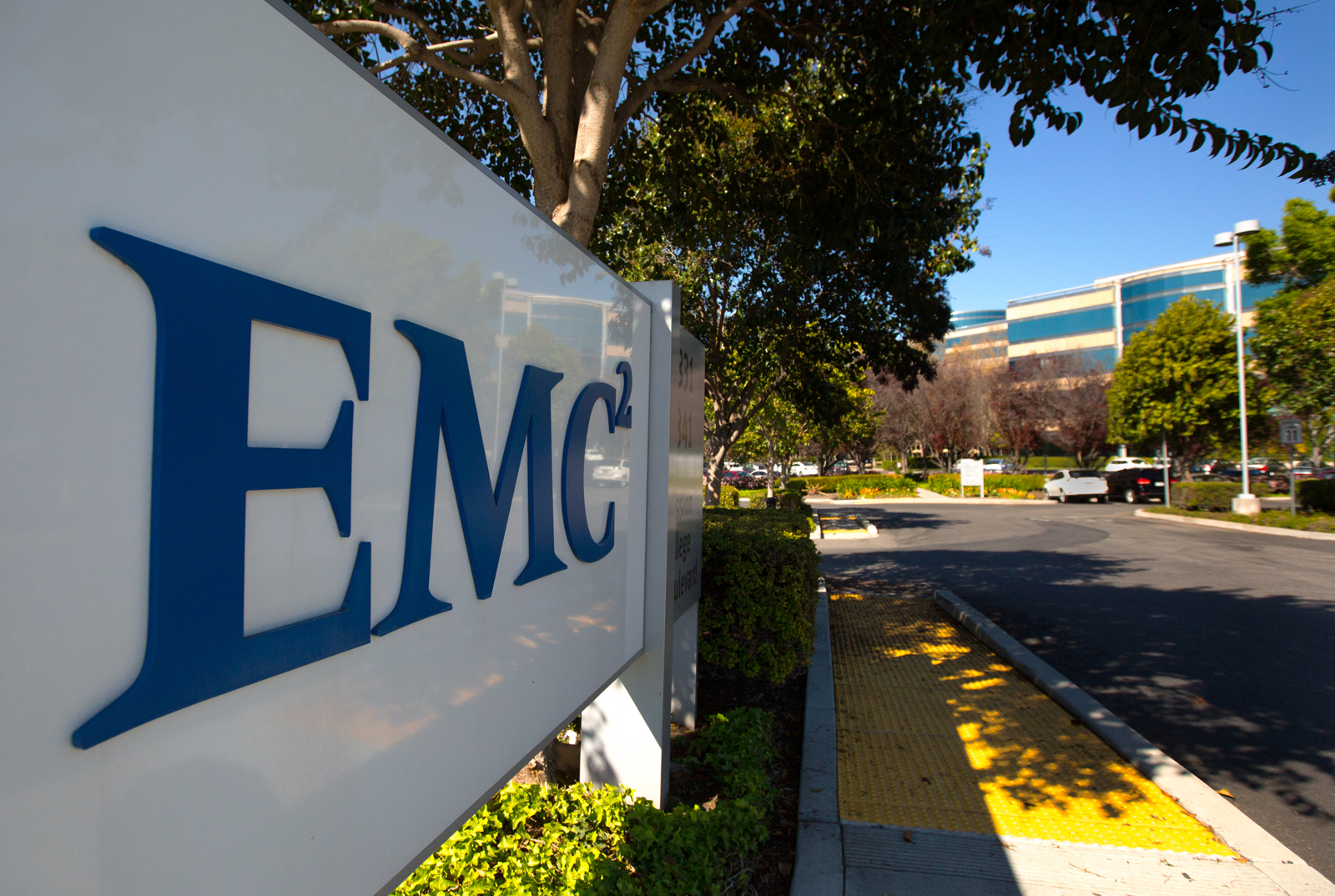 EMC streicht Stellen, will 850 Millionen Dollar sparen