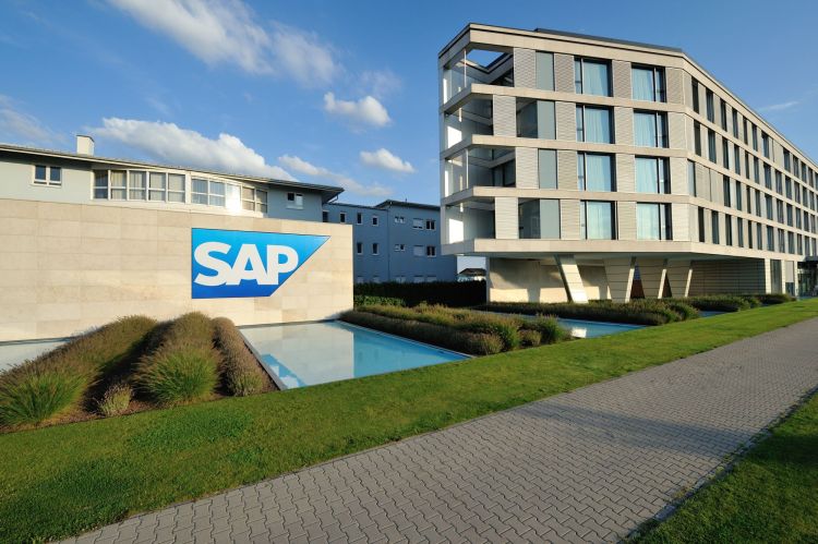 SAP steigert Cloud-Umsatz weiter, kündigt Restrukturierung an