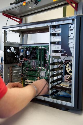 Brack übergibt PC-Fertigung an Steg Electronics
