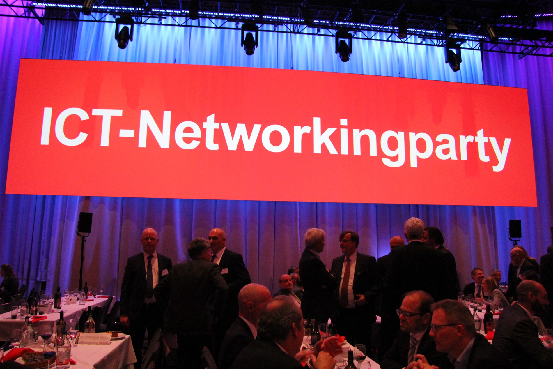 Volles Haus an der ICT-Networkingparty 2016
