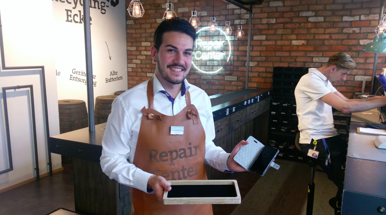 Swisscom eröffnet sechs Handy-Repair-Center