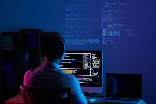 Unternehmen benötigen 2021 im Schnitt 7,7 neue IT-Fachkräfte