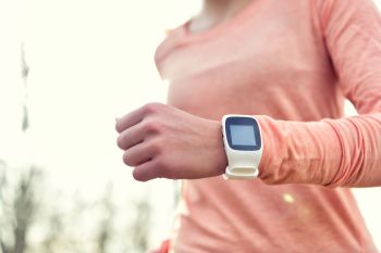 Weltweiter Markt für smarte Armbänder legt zu