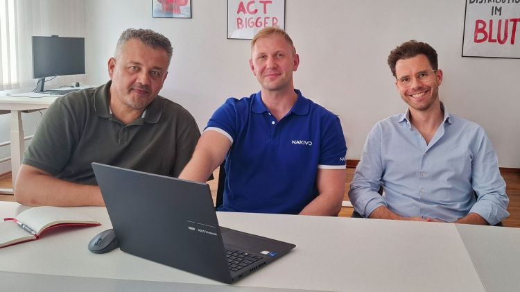 SOS Software Service schliesst Distributionsvereinbarung mit Nakivo